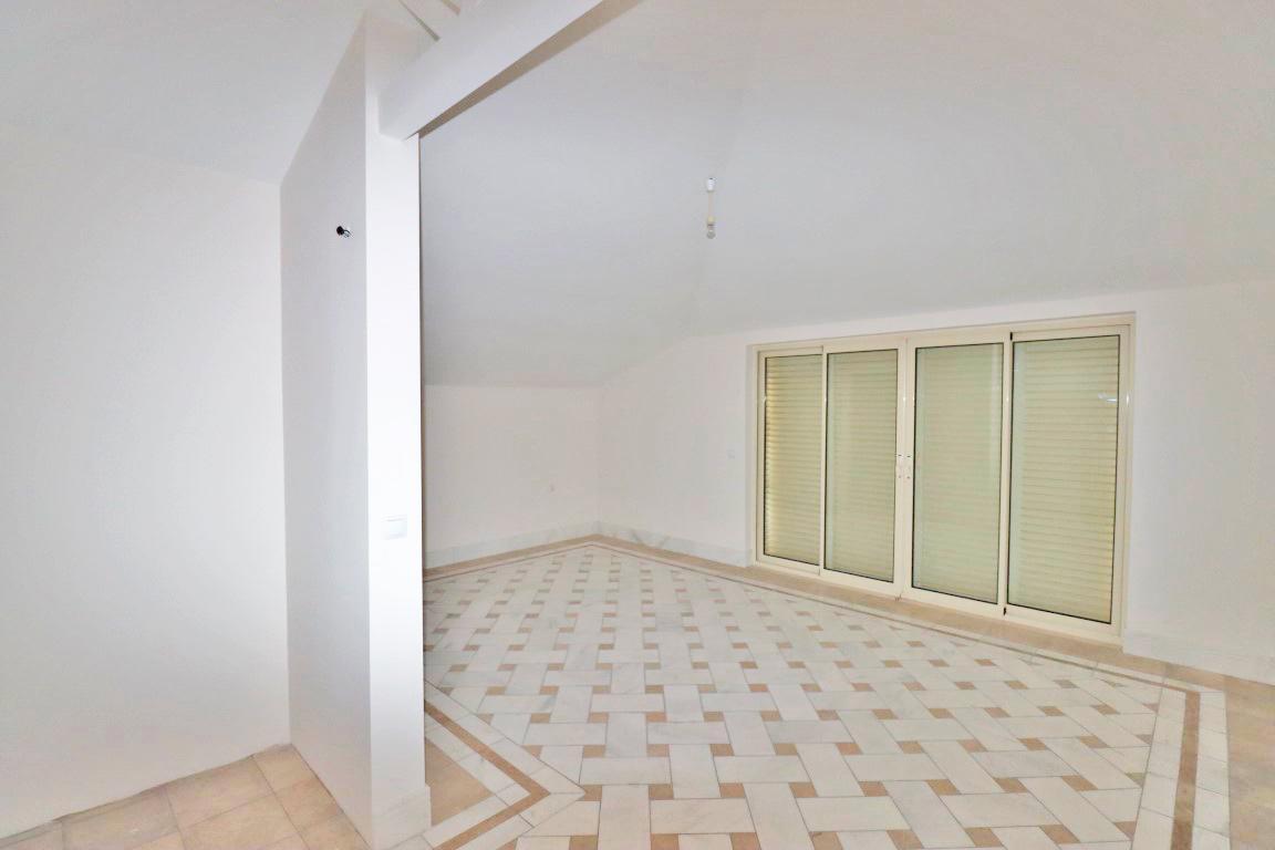 MAY440 - Фото 40