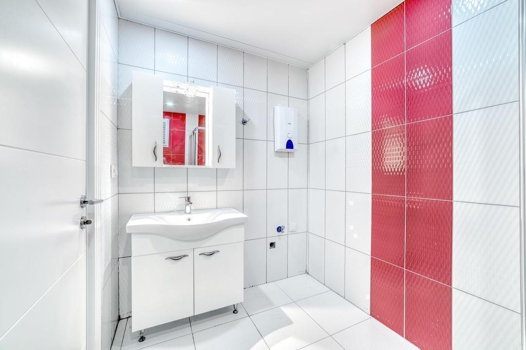 Затишна трикімнатна квартира в 350 м від моря (Тосмур) - Фото 26