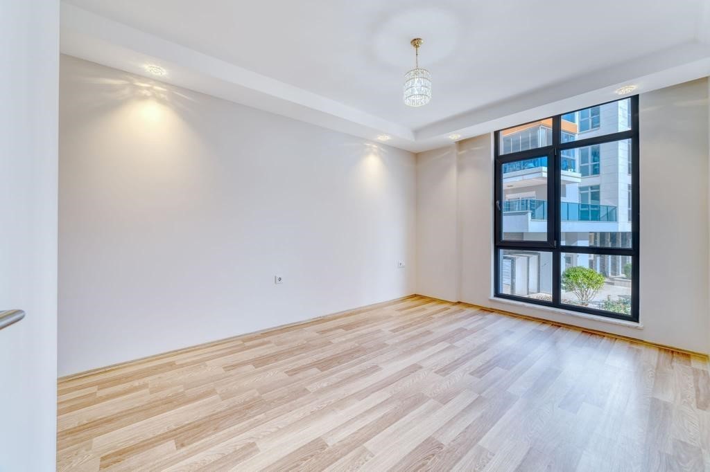 Затишна трикімнатна квартира в 350 м від моря (Тосмур) - Фото 28