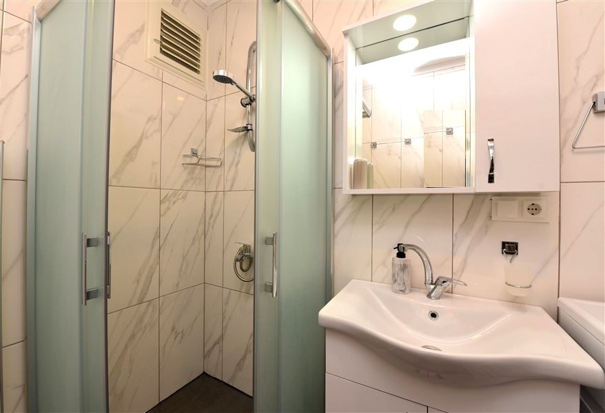 Простора трикімнатна квартира в центрі Аланії, 750 м від пляжу - Фото 9
