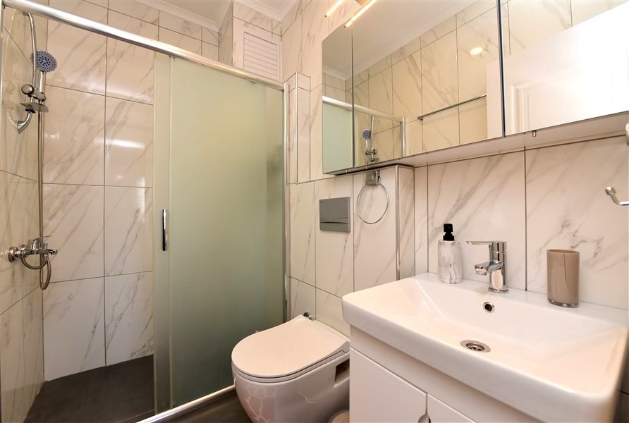 Простора трикімнатна квартира в центрі Аланії, 750 м від пляжу - Фото 12